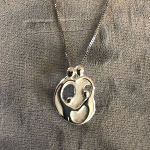 Mothers ❤️ Sterling “Loving Family” pendant